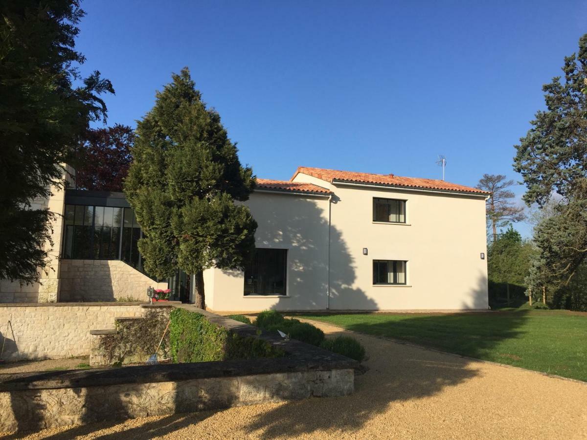 L Esprit Du Clain Chambres D Hotes Bandb De Standing Proches Du Futuroscope Golf Et Lac De St Cyr Naintre 외부 사진