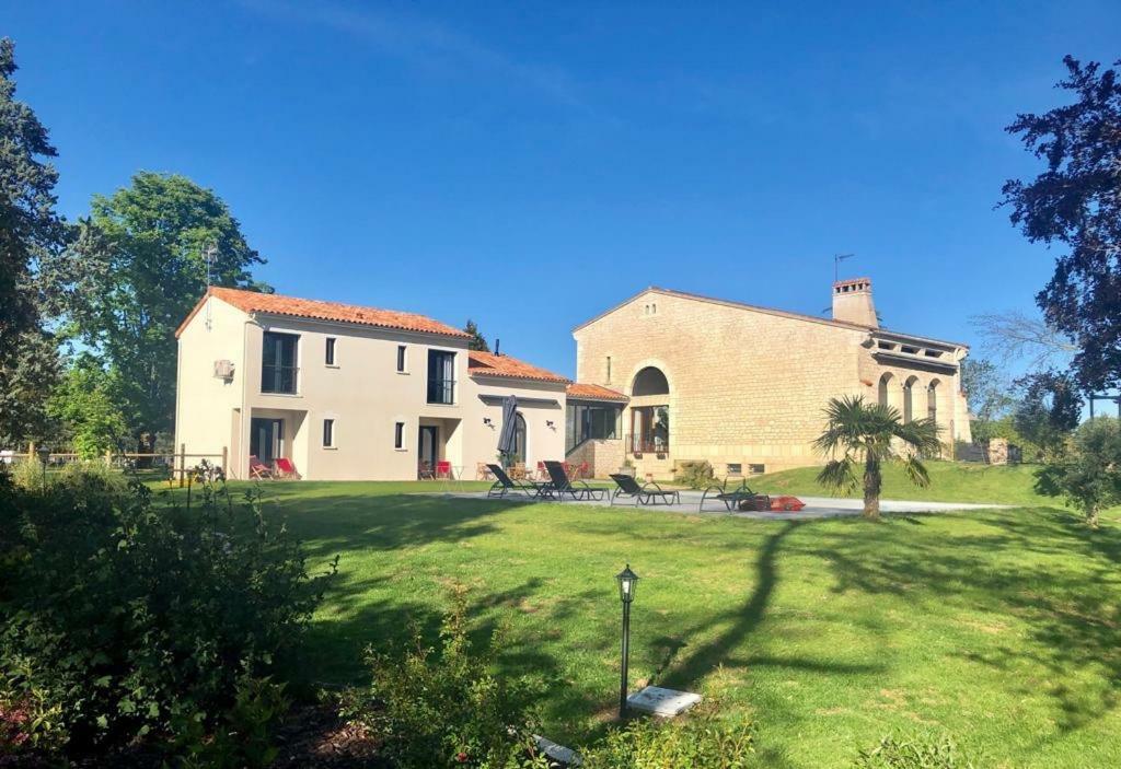 L Esprit Du Clain Chambres D Hotes Bandb De Standing Proches Du Futuroscope Golf Et Lac De St Cyr Naintre 외부 사진