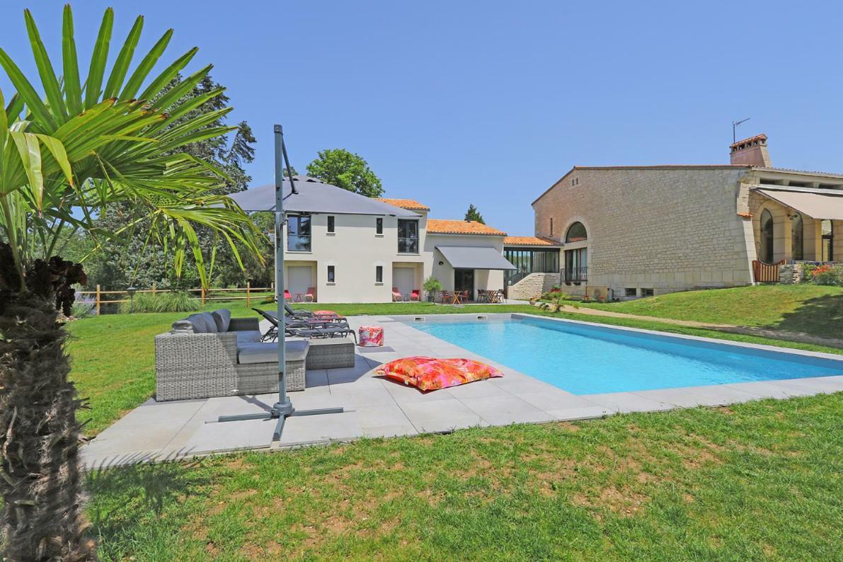 L Esprit Du Clain Chambres D Hotes Bandb De Standing Proches Du Futuroscope Golf Et Lac De St Cyr Naintre 외부 사진